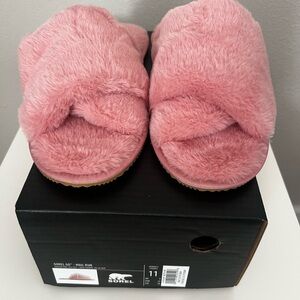New Sorel Mail Run in color Easter Pink Fuzzy Slippers, will fit size 10 to 11